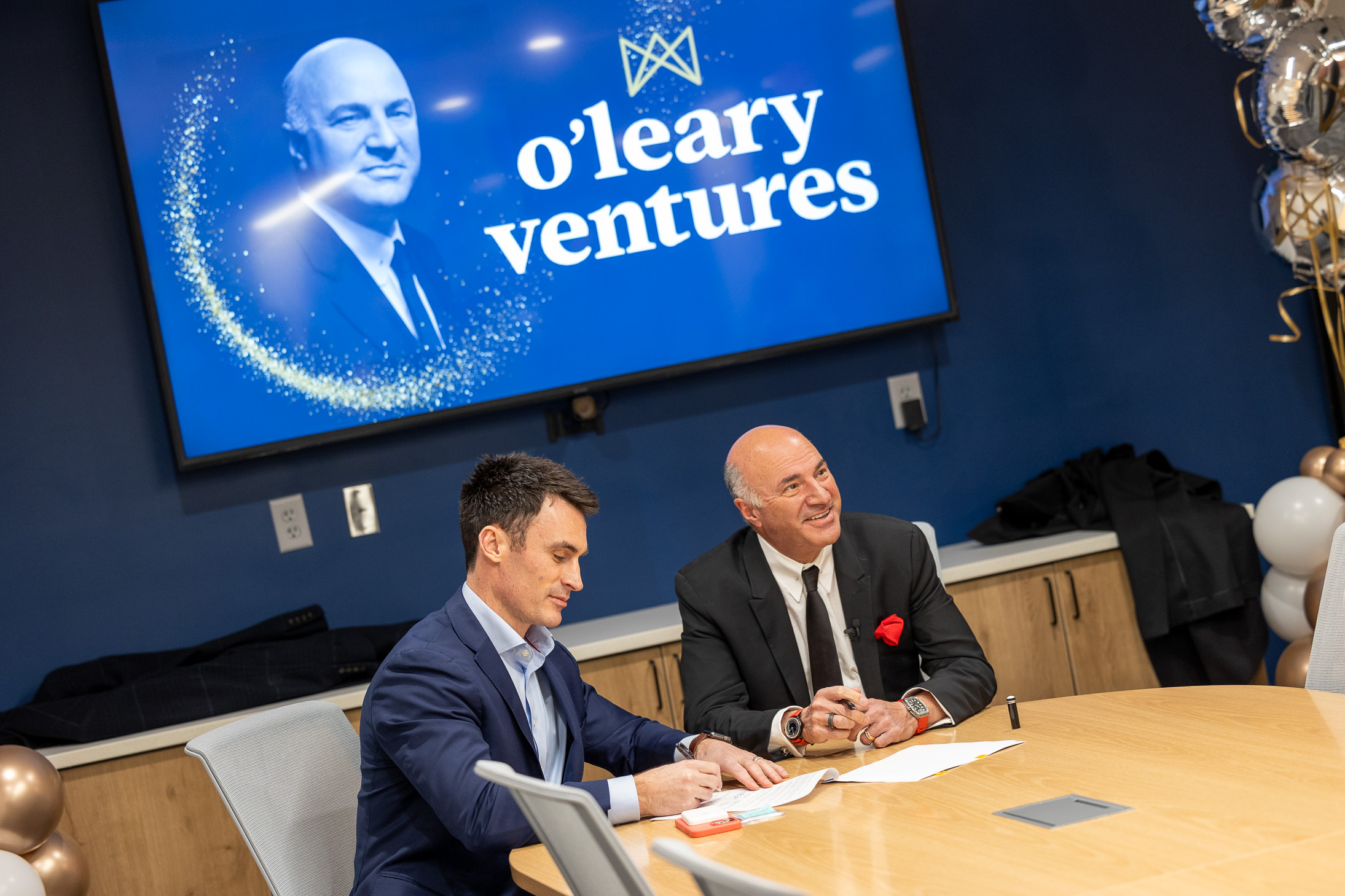 20240126-edc-mkt-kevin-oleary-visit-hive-11 Picture of Mayor Bochenski with Kevin O'Leary sitting at desk.