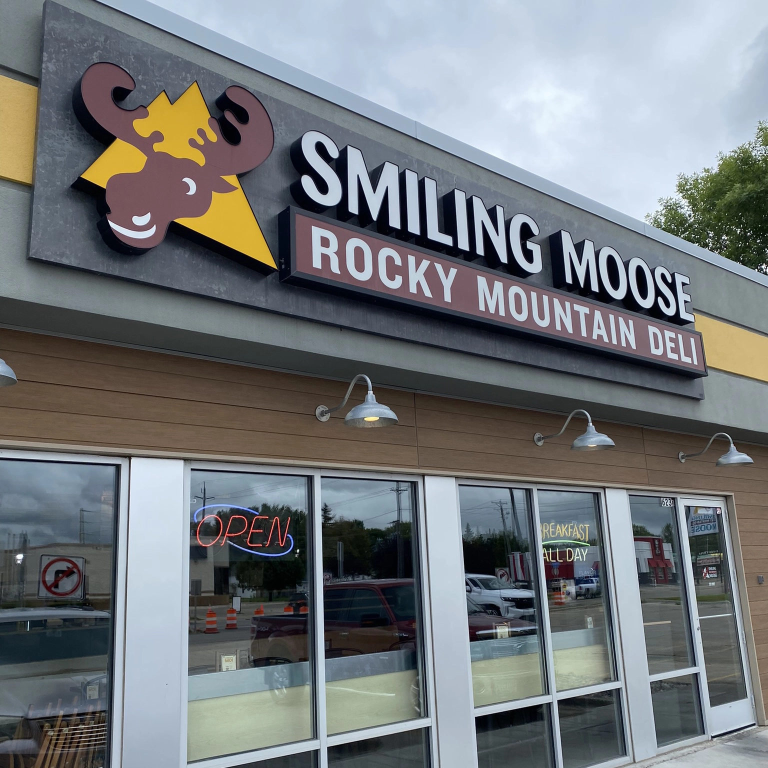 smiling-moose Smiling Moose in Grand Forks