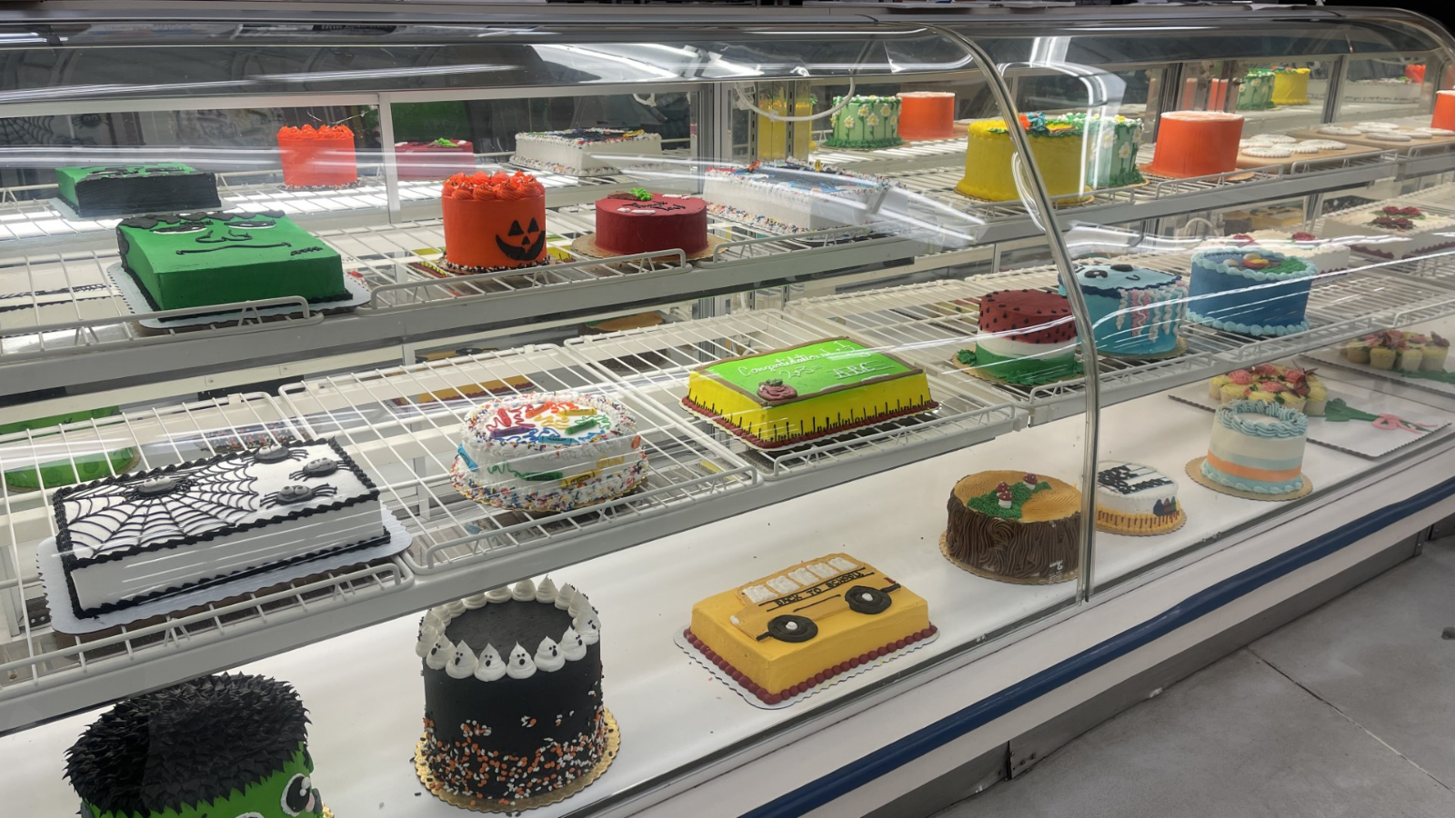 Bakery cake case in Grand Forks Bakery cake case in Grand Forks